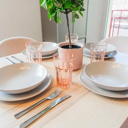 Design Et Confortable Strasburg