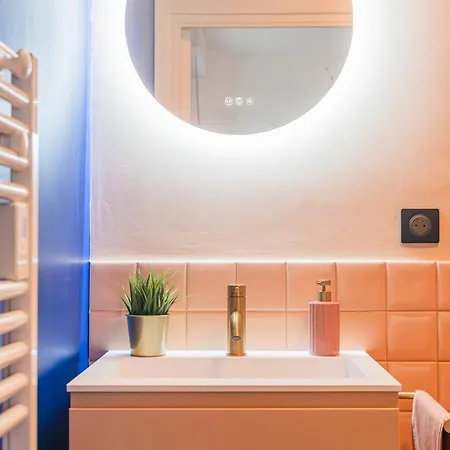 Design Et Confortable Apartament